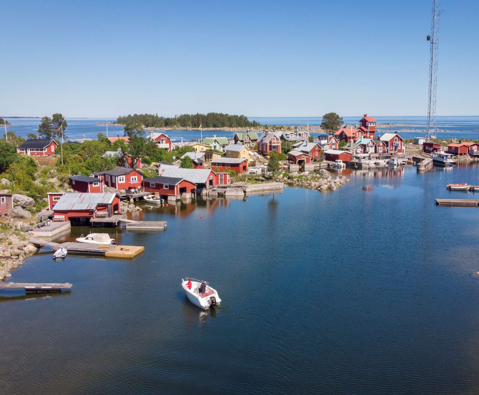 Island Rönnskär hosts 22 people
